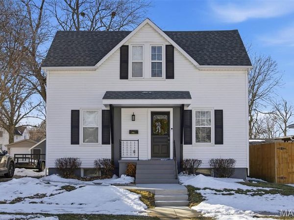 704 Pine Street , Highland, IL 62249