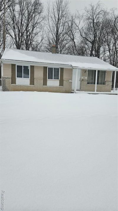 2106 Janice Drive, Flint, MI 48504 Main Photo