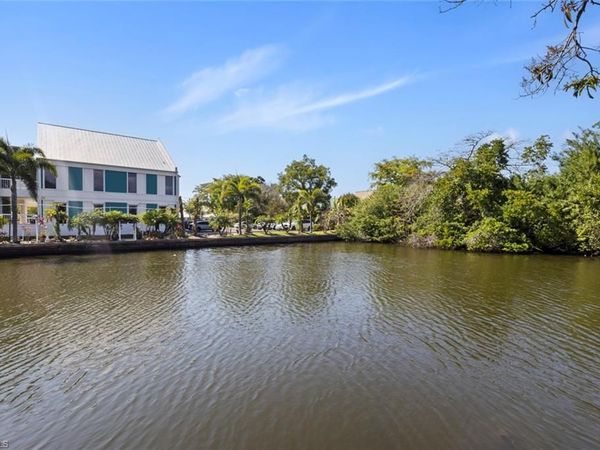 579 13th ST N, NAPLES, FL 34102