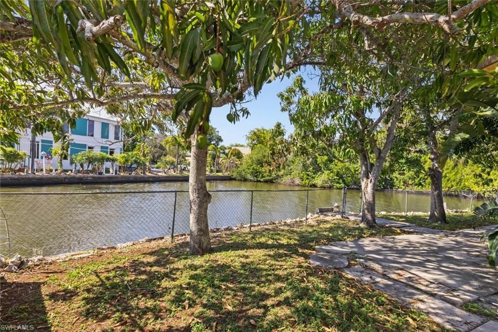 579 13th St N, Naples, FL 34102 Photo