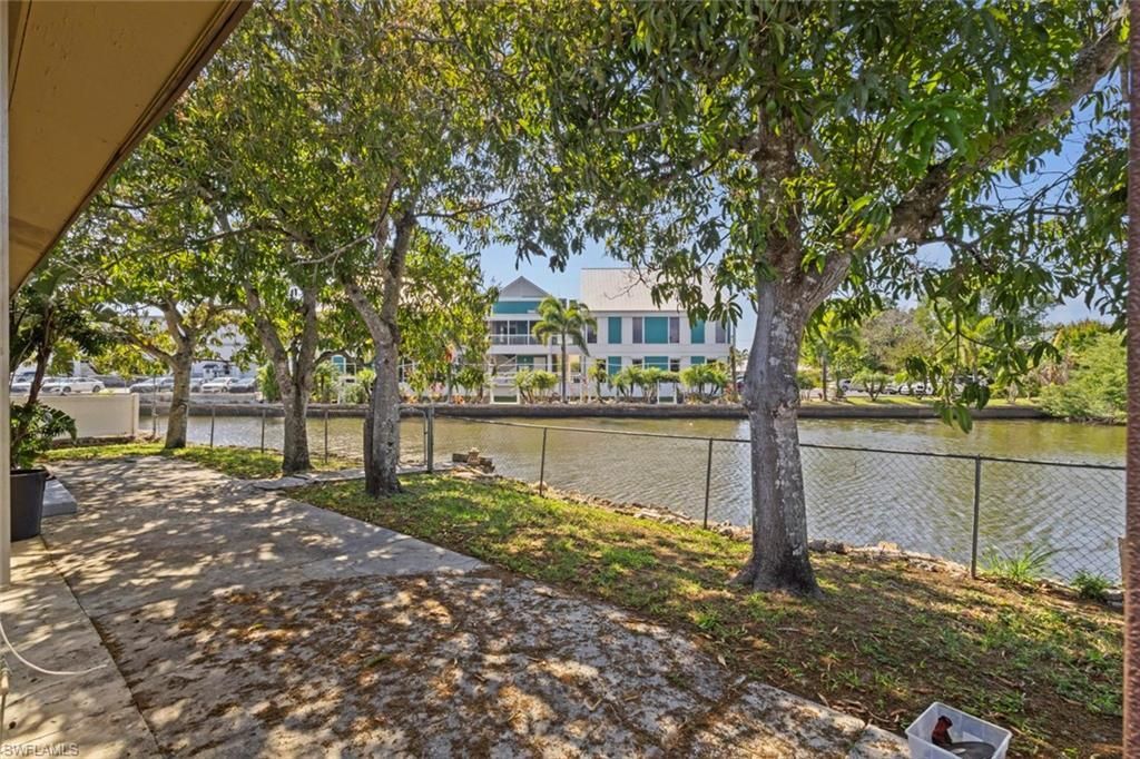 579 13th St N, Naples, FL 34102 Photo