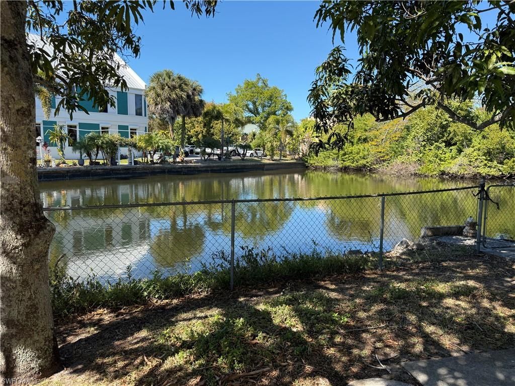 579 13th St N, Naples, FL 34102 Photo