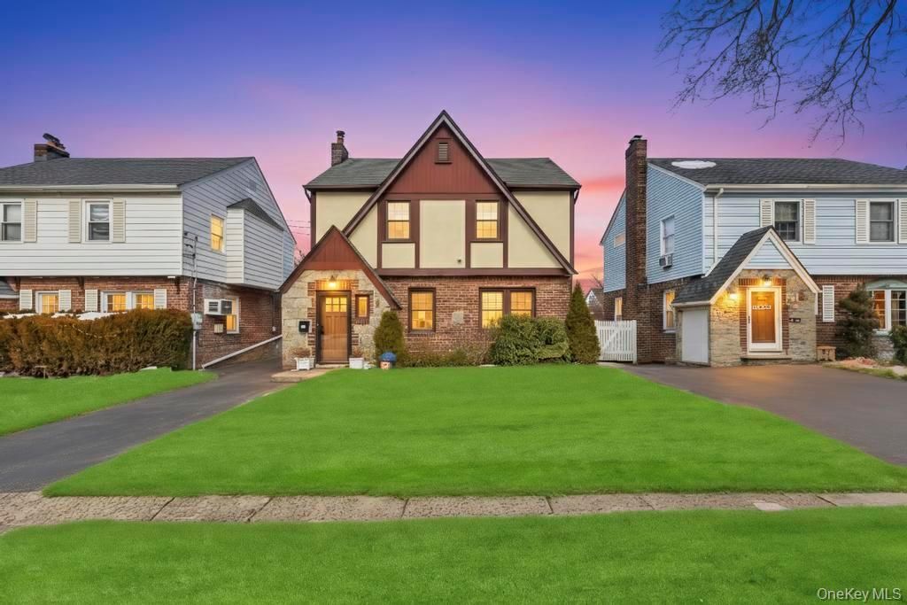 970 Benris Avenue, Franklin Square, NY 11010 Main Photo