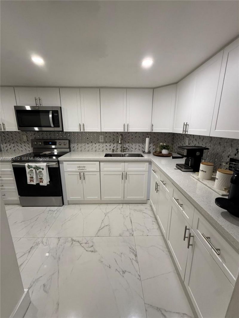 14273 Kendale Lakes Cir , Miami, FL 33183 Photo