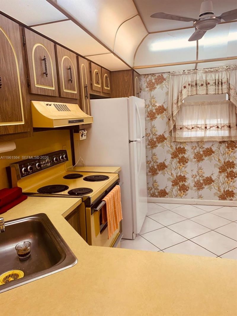 8515 Sunrise Lakes Blvd , Unit 206, Sunrise, FL 33322 Photo