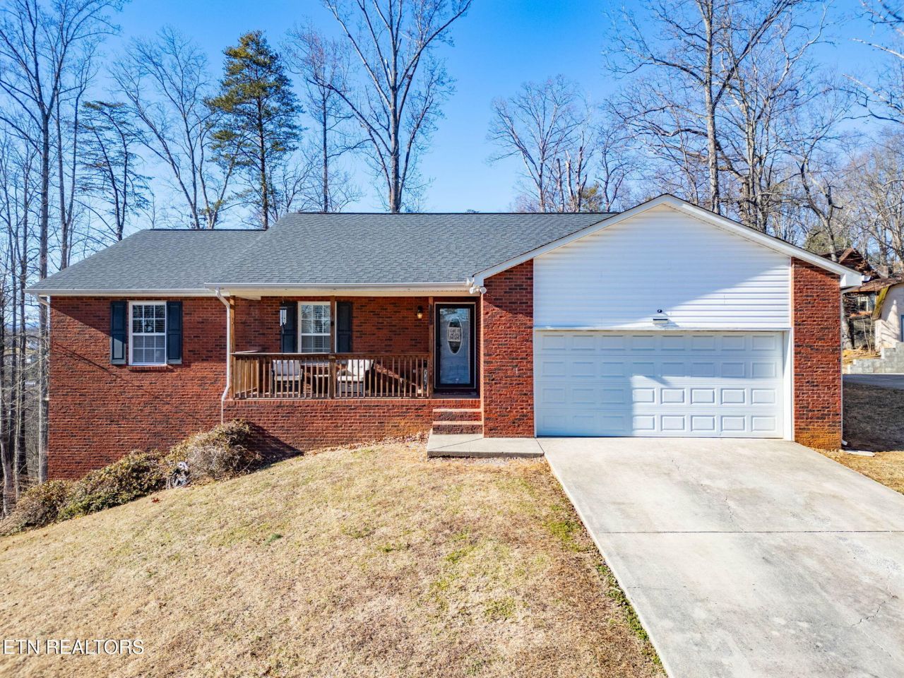 1528 N Courtney Oak Lane, Knoxville, TN 37938 Main Photo