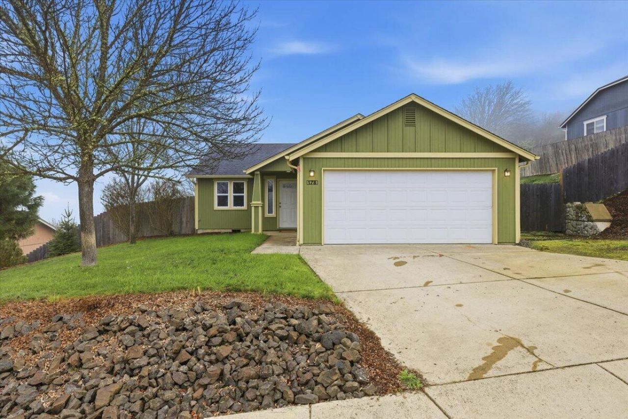 178 Grayson Street, Roseburg, OR 97471 Main Photo