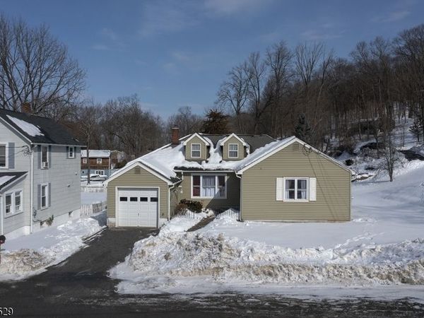 21 Spring St, Ogdensburg, NJ 07439