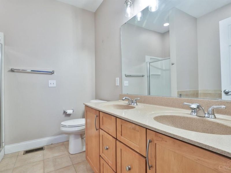 915 Sharkey Lane, Cincinnati, OH 45206 Photo 19