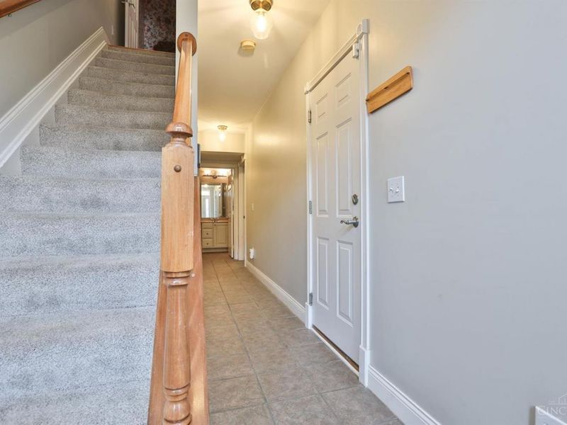 915 Sharkey Lane, Cincinnati, OH 45206 Photo 3