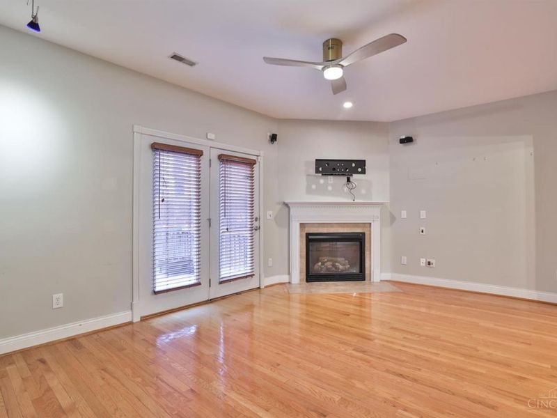 915 Sharkey Lane, Cincinnati, OH 45206 Photo 6