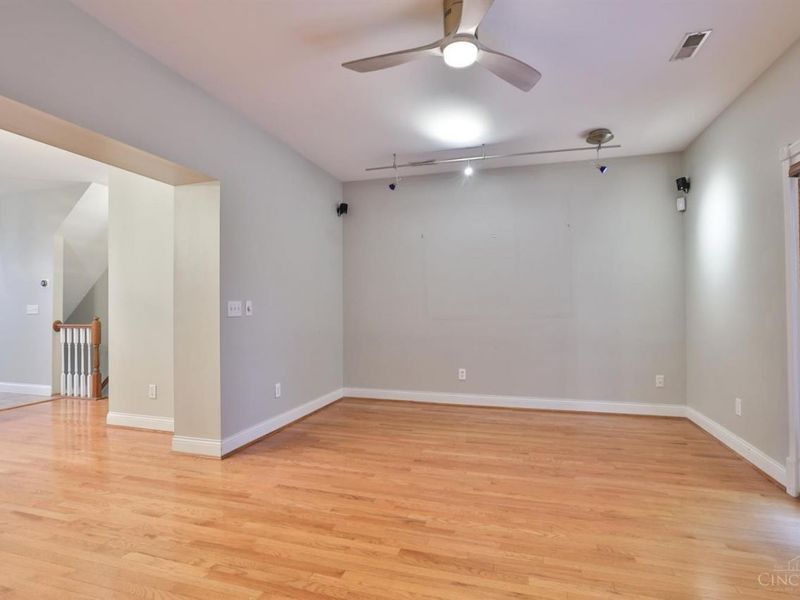 915 Sharkey Lane, Cincinnati, OH 45206 Photo 8