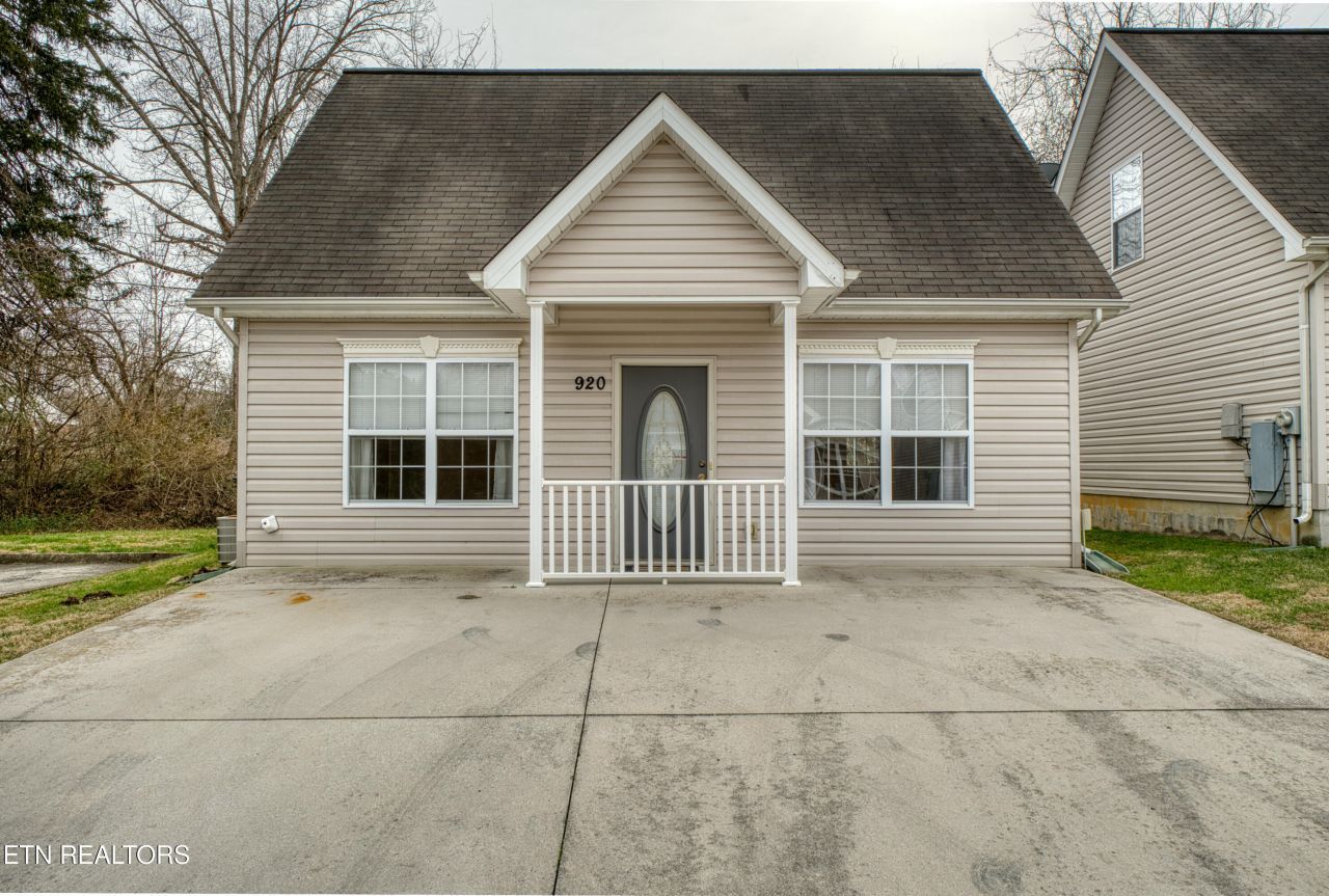 920 Hazelbrook Way, Knoxville, TN 37912 Main Photo
