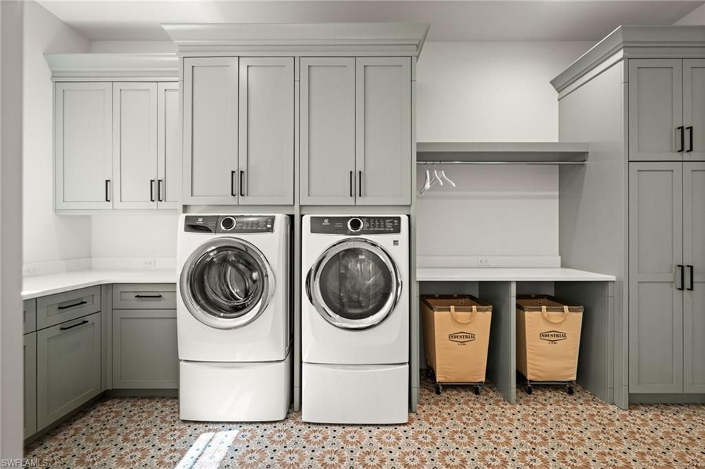 5661 Riverside Dr, Cape Coral, FL 33904 Photo