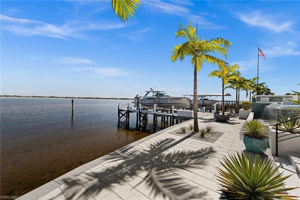 5661 Riverside Dr, Cape Coral, FL 33904 Photo