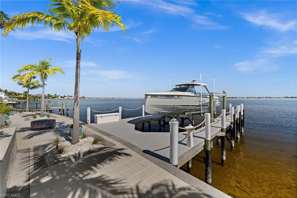 5661 Riverside Dr, Cape Coral, FL 33904 Photo