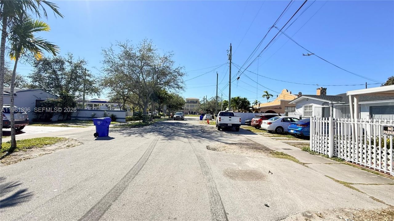 46 NW 24th Ct, Miami, FL 33125 Photo