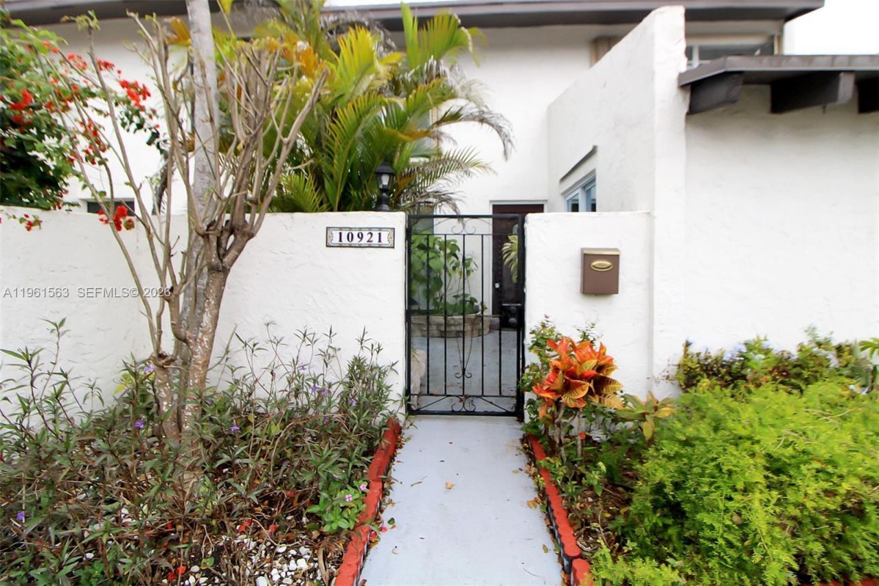 10921 SW 70th Ter, Unit 10921, Miami, FL 33173 Photo
