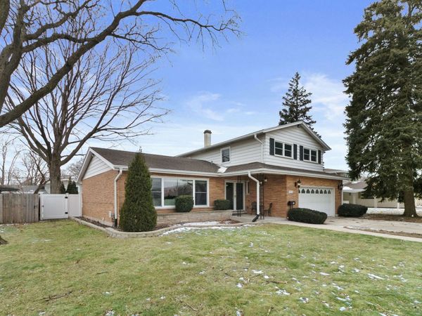 9212 S Komensky Avenue, Oak Lawn, IL 60453