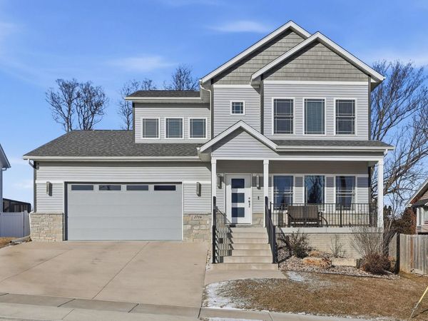 2716 W 38th Place, Davenport, IA 52806