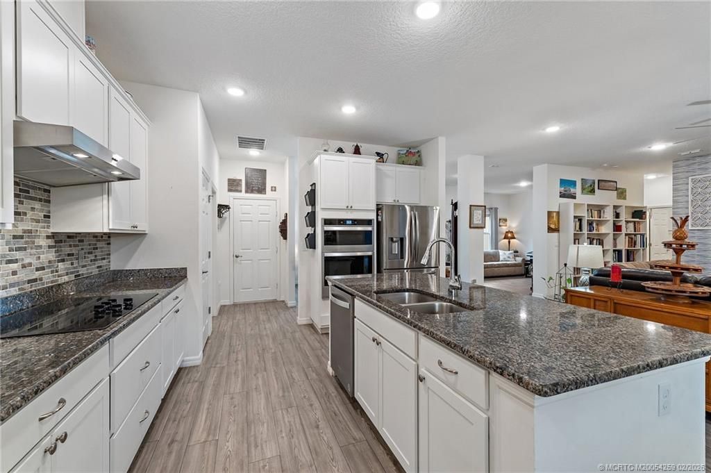 2172 SE South Buttonwood Drive, Port Saint Lucie, FL 34952 Photo