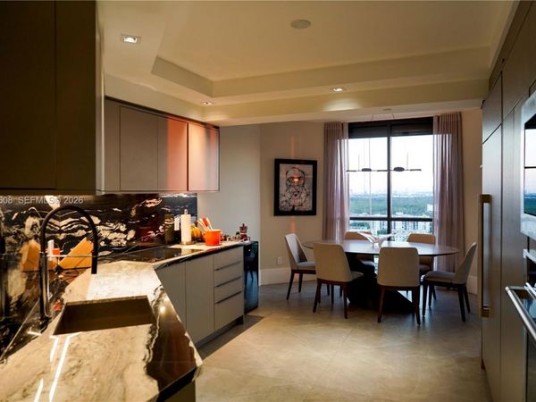 2000 Island Blvd , Unit 2404, Aventura, FL 33160