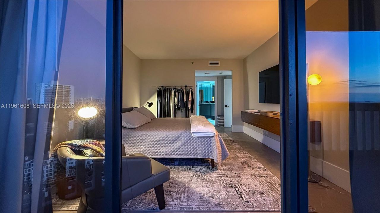 2000 Island Blvd , Unit 2404, Aventura, FL 33160 Photo