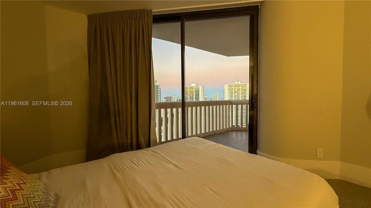 2000 Island Blvd , Unit 2404, Aventura, FL 33160 Photo