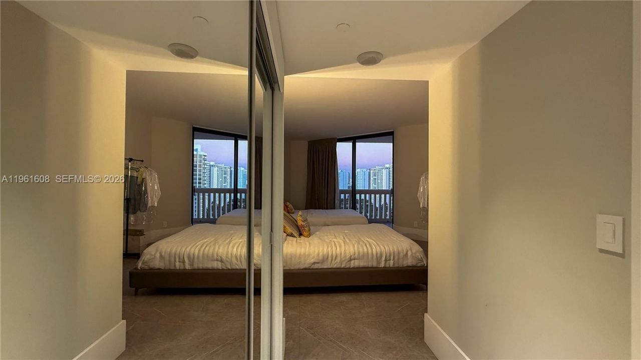 2000 Island Blvd , Unit 2404, Aventura, FL 33160 Photo