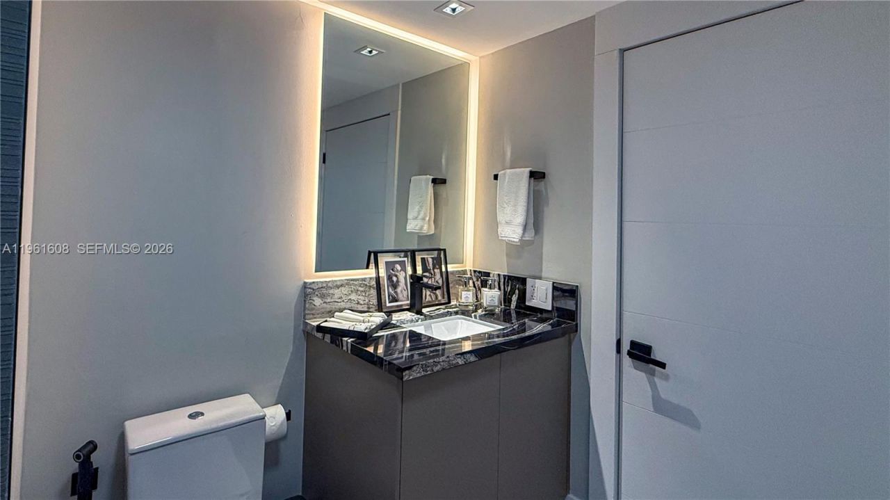 2000 Island Blvd , Unit 2404, Aventura, FL 33160 Photo