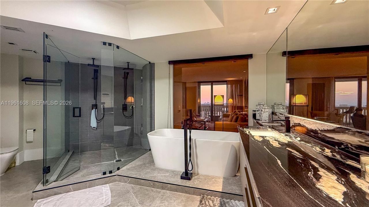 2000 Island Blvd , Unit 2404, Aventura, FL 33160 Photo