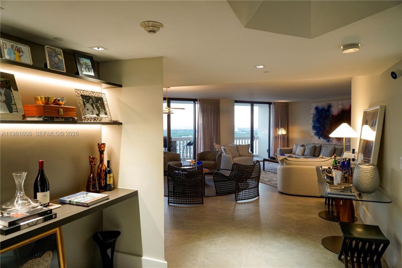 2000 Island Blvd , Unit 2404, Aventura, FL 33160 Photo