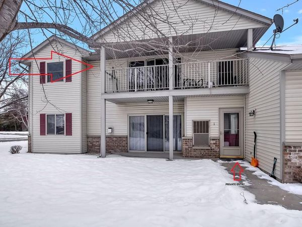 936 Roseland DRIVE, Unit 1, Kewaskum, WI 53040