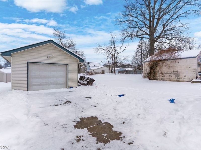 464 Elm Street, Struthers, OH 44471 Photo 3