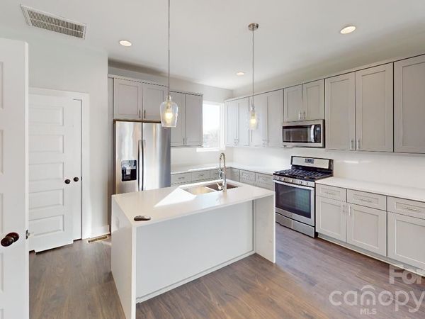 423 Coxe Avenue, Charlotte, NC 28208