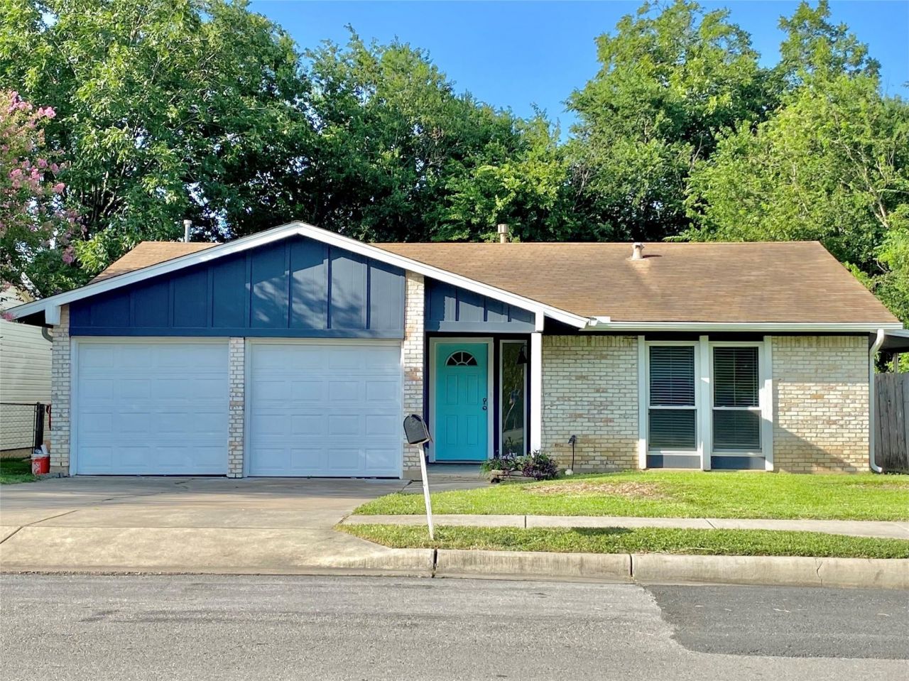 2528 Berkett Dr, Austin, TX 78745 Main Photo