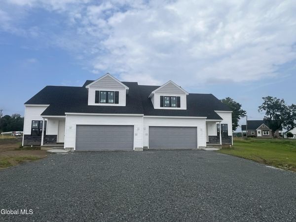 35 WALKE Way, Mechanicville, NY 12118