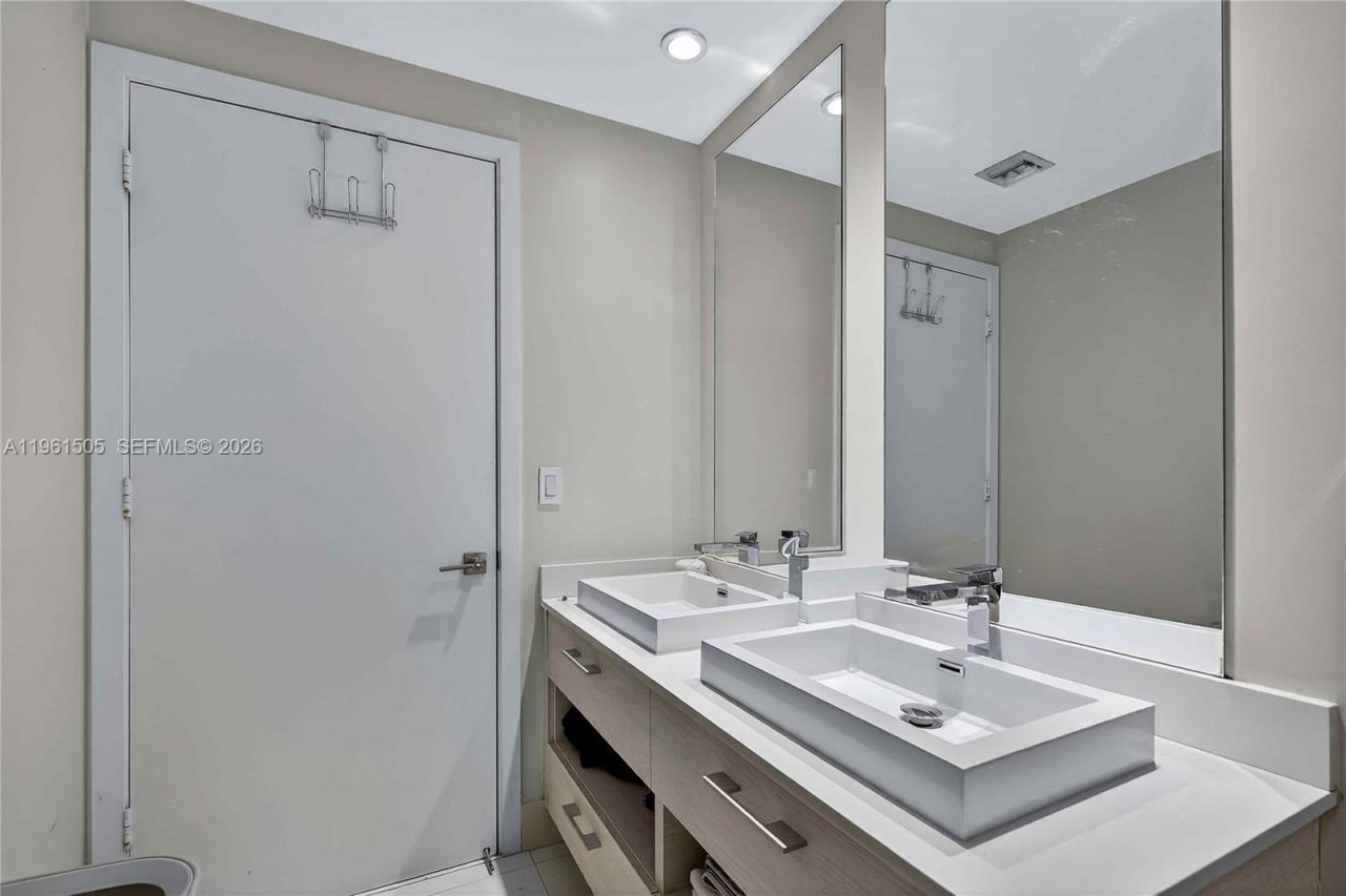 45 SW 9th St , Unit 3807, Miami, FL 33130 Photo