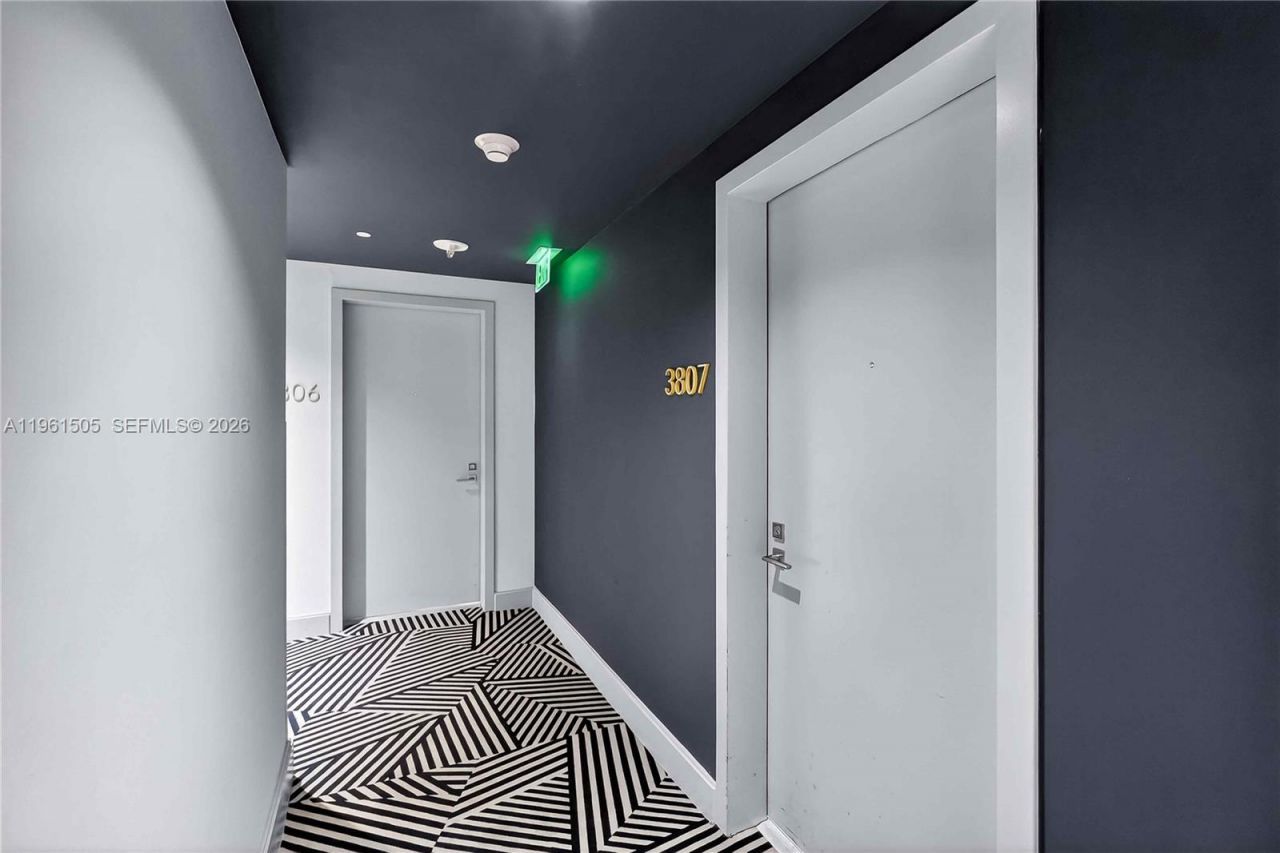 45 SW 9th St , Unit 3807, Miami, FL 33130 Photo