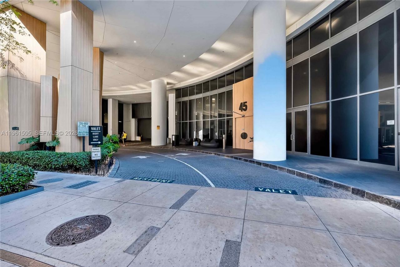 45 SW 9th St , Unit 3807, Miami, FL 33130 Photo