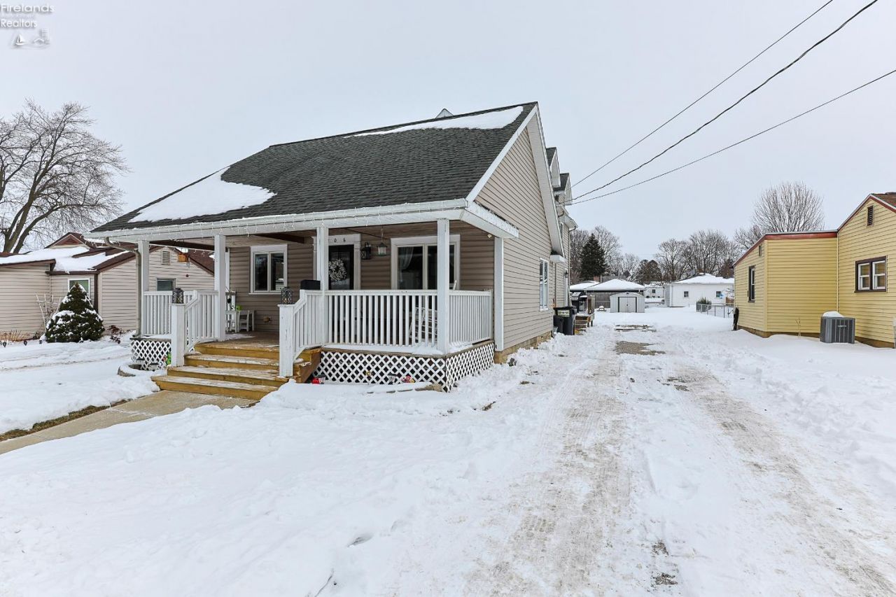 206 Wood Street, Bellevue, OH 44811 Main Photo