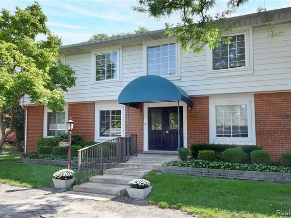 2463 Mulberry Square, Bloomfield Hills, MI 48302