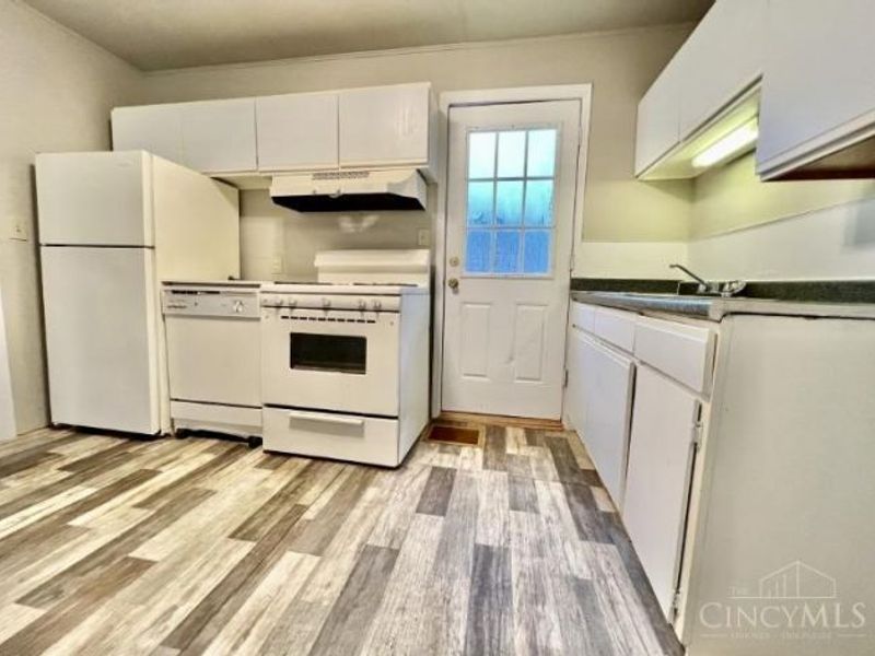 2281 E Galbraith Road, Reading, OH 45237 Photo 2