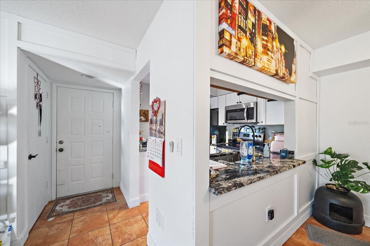 5769 Gardens Drive, Unit 101, Sarasota, FL 34243 Photo