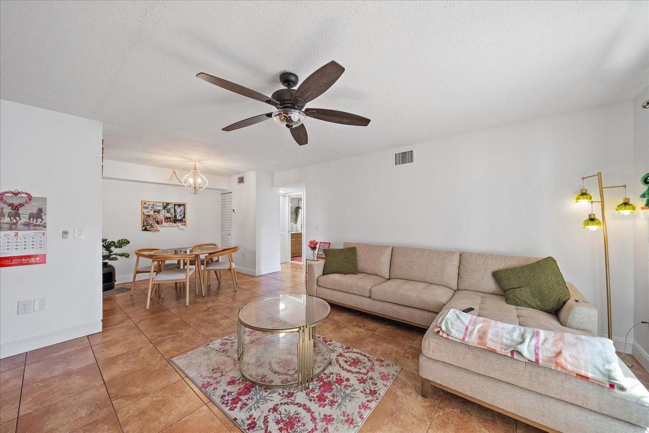 5769 Gardens Drive, Unit 101, Sarasota, FL 34243 Photo