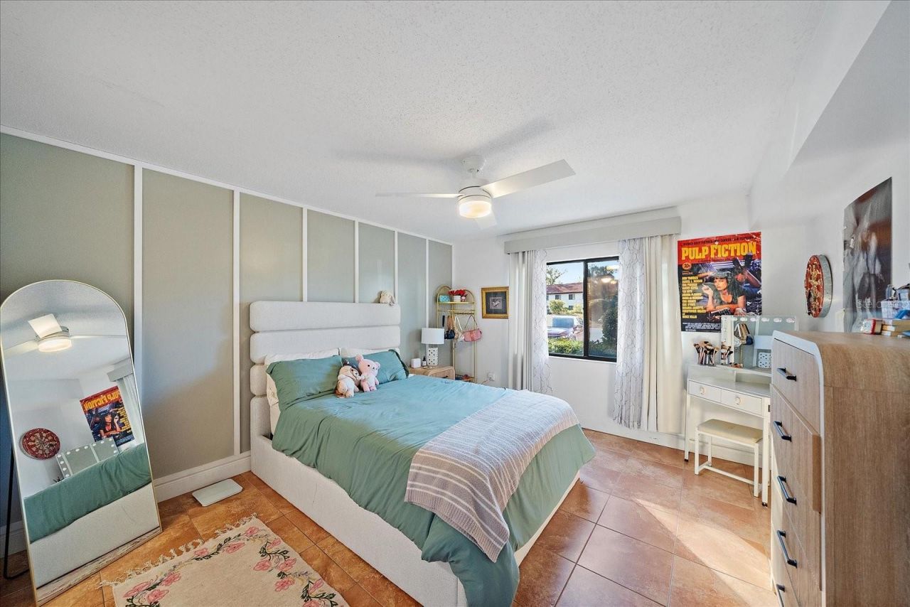 5769 Gardens Drive, Unit 101, Sarasota, FL 34243 Photo