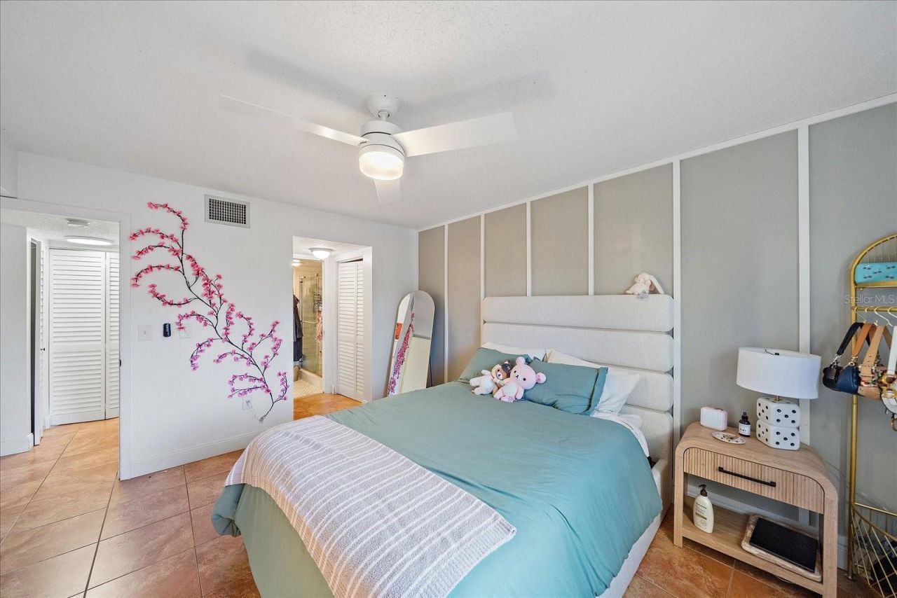 5769 Gardens Drive, Unit 101, Sarasota, FL 34243 Photo