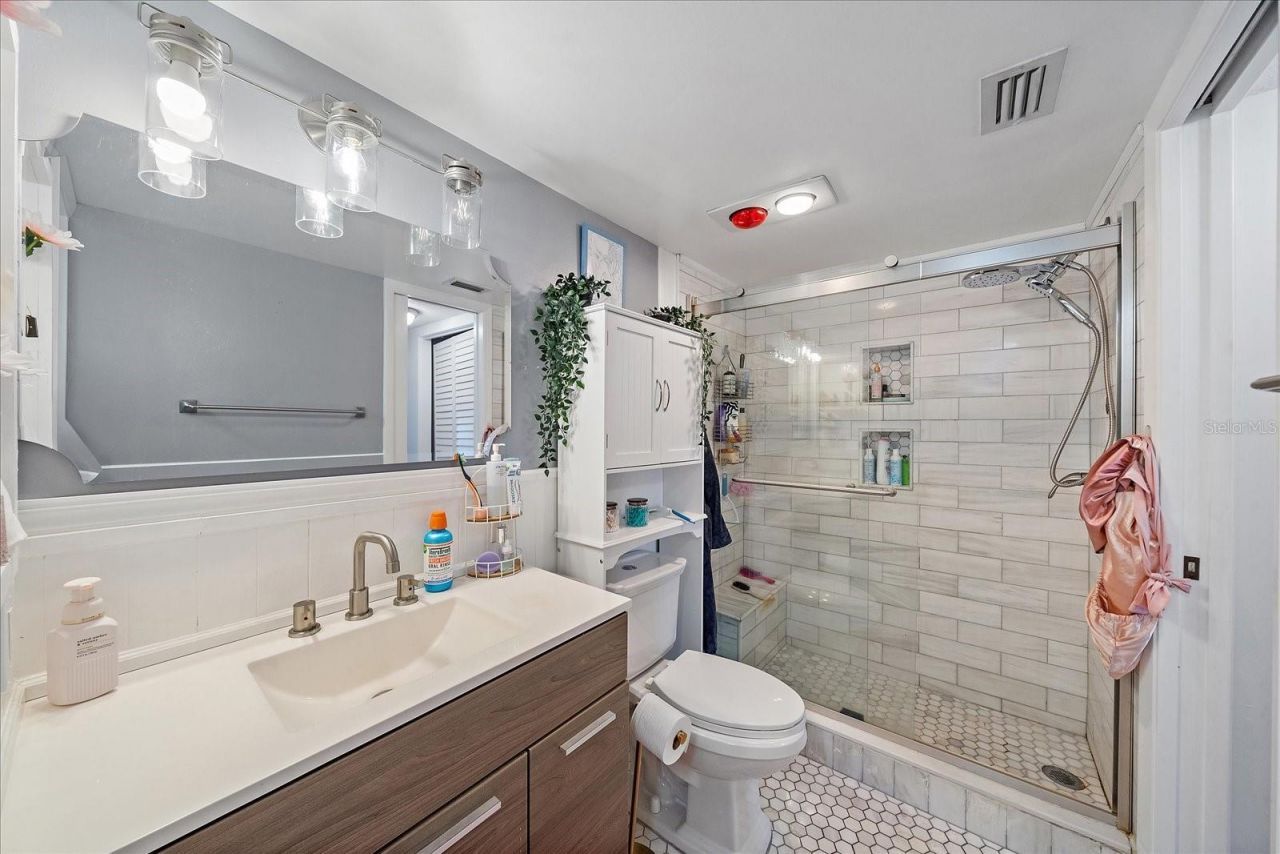 5769 Gardens Drive, Unit 101, Sarasota, FL 34243 Photo