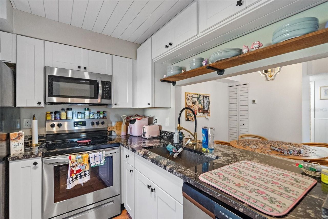 5769 Gardens Drive, Unit 101, Sarasota, FL 34243 Photo