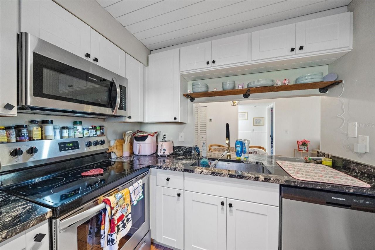 5769 Gardens Drive, Unit 101, Sarasota, FL 34243 Photo